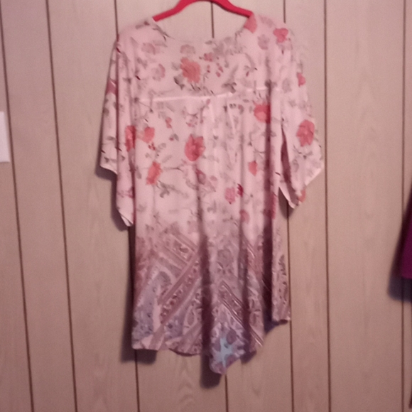 One World Top - Picture 6 of 7